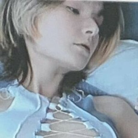 Molly cemma Profile pic