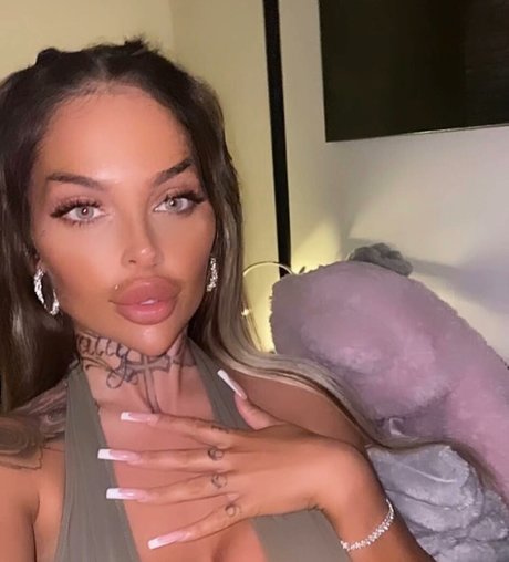 lola official model pornographic pics