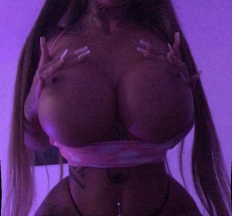 lola official sexy actress pics