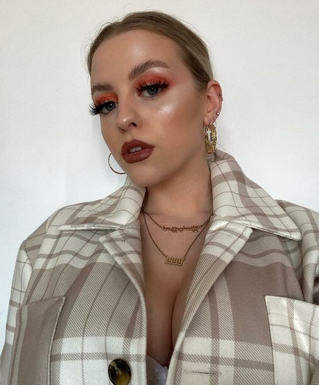 Amber R Brightman sex model photo