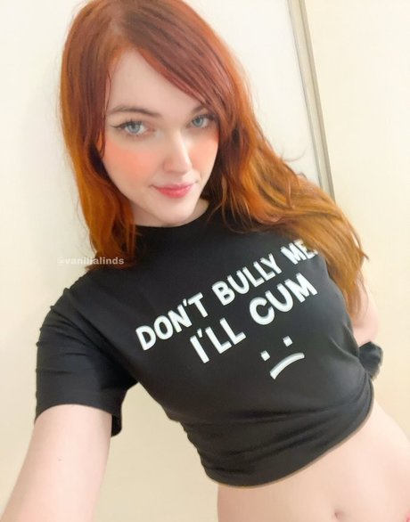 Lindsay Vanilla model nude pic