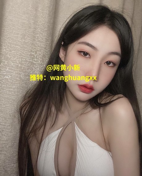 August Weiyang naked model pics