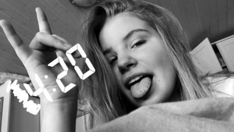 Aline Zwahlen star art img