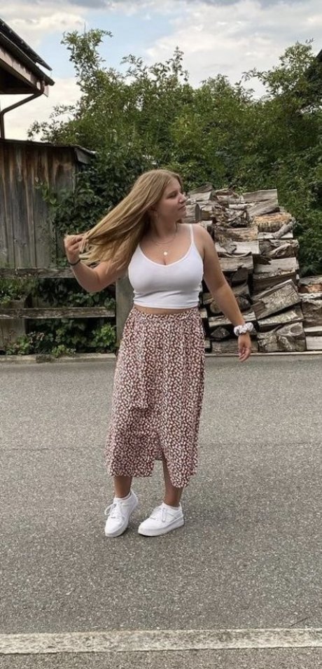 Aline Zwahlen model high quality image