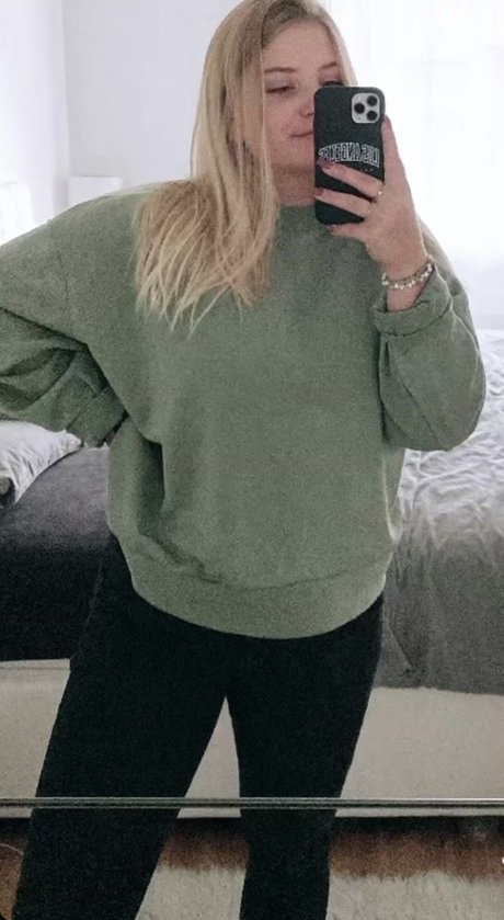 Aline Zwahlen hd pornstar img