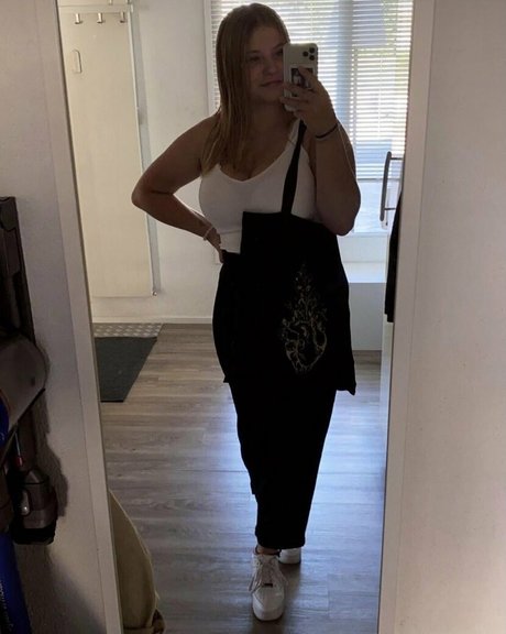 Aline Zwahlen hot star img