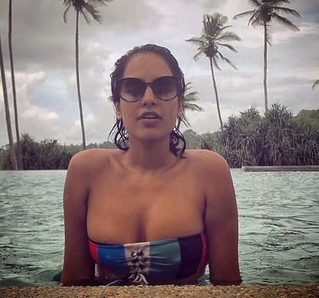 Agam Darshi pornstar pretty pictures