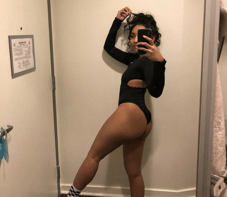 DJ Noodles beautiful model photo