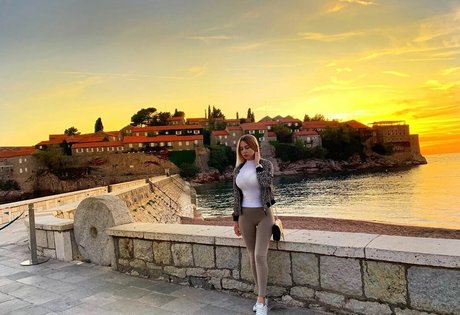 Elena Dostic sex model img