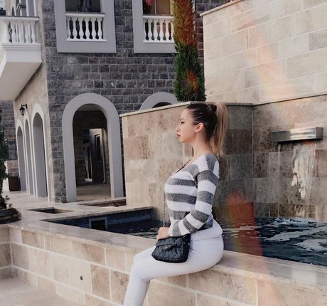 Elena Dostic nice model image