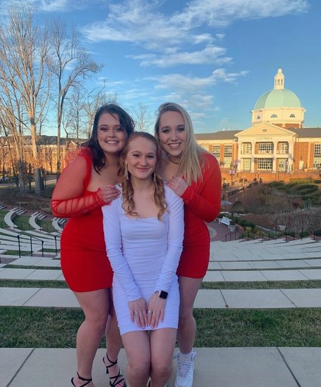 Morgan Watt star nude photo