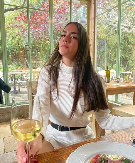 Sara Avni erotic actress photos