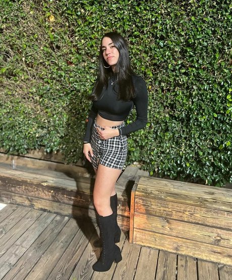 Sara Avni model hot archive