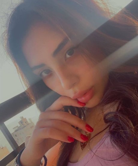 Miriam Tay pornstar top image