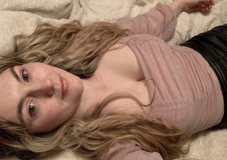 Abbysmile09 pornstar sexy pic