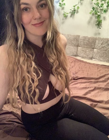 Abbysmile09 hot pornstar image