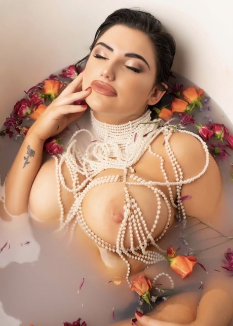 Goodwomanbadgirl exclusive model images