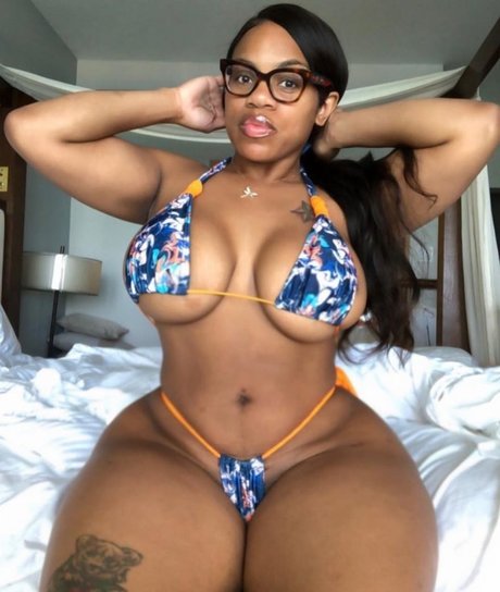 Dominique Chinn model exclusive pic