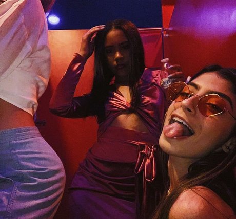 Antoenella pretty actress pictures