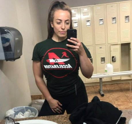 Sydney Martichuski top model pics