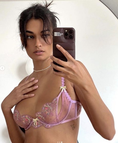 Gizele Oliveira hot star img