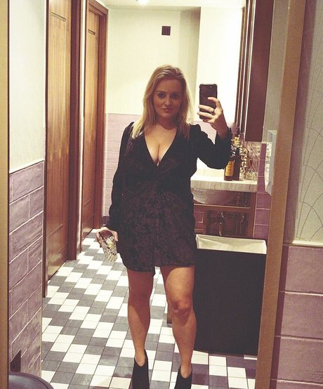 Kirsty Eccleston sexy actress pic