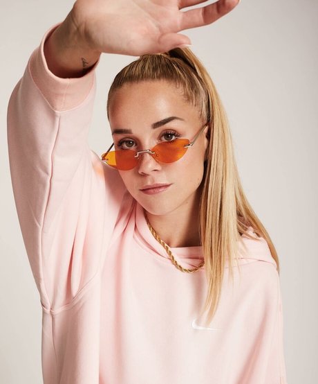 Giulia Gwinn nice actress img