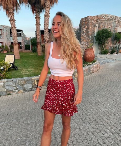 Giulia Gwinn hd actress pic