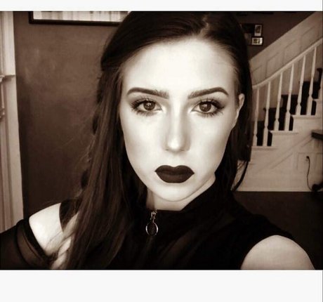 MoreGodheadtestifies pornographic model pic