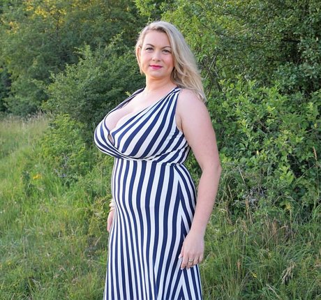 pati rose_ hd star photo