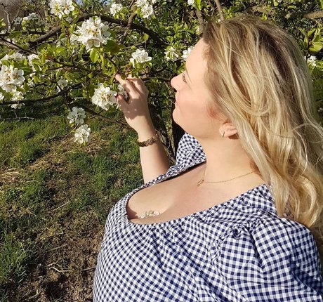 pati rose_ star naked image