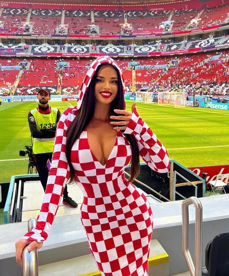 Knoll Doll pornstar beautiful archive