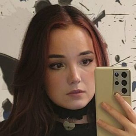 holoraevyn sexy model image