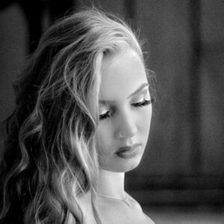 yarinchen0402 model pornographic photo