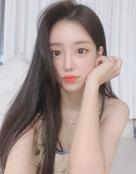 tamimi adult model pic