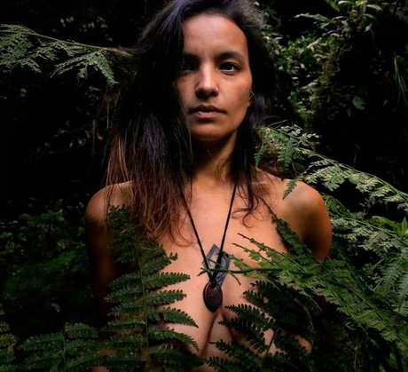 Kami Queiroz erotic model pictures