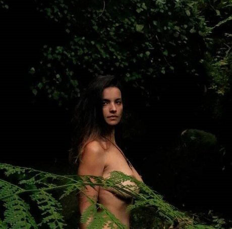 Kami Queiroz sexy star images