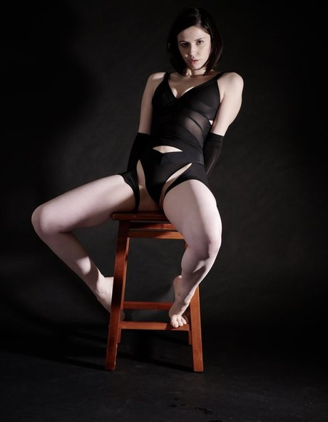 Ioveil model sexy image