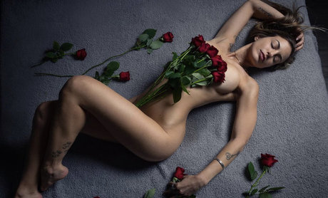 Gal Leo nude star gallery