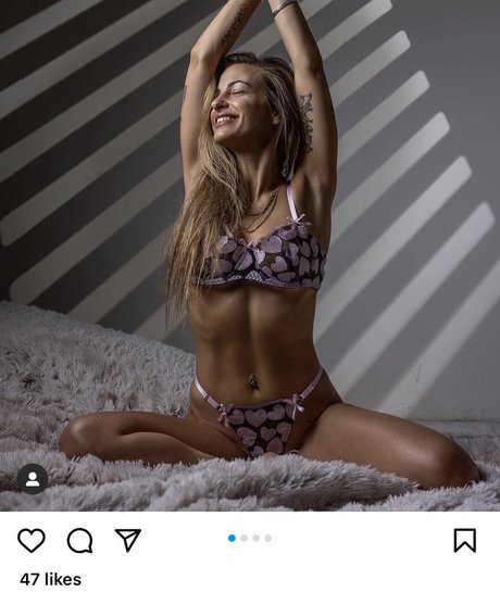 Gal Leo pretty pornstar pic