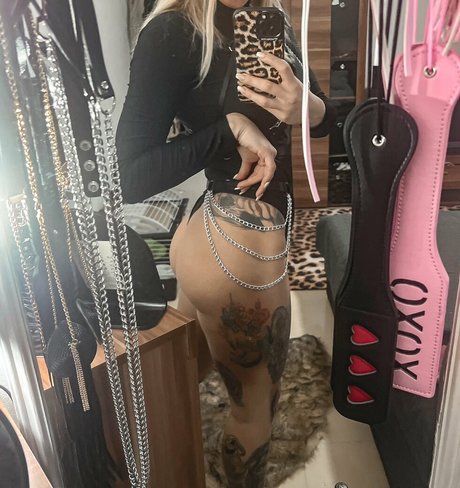 Nessyfox sexy model pics