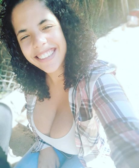 Mayla Coimbra model hd img