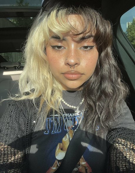 kwenpriv nudes model pics