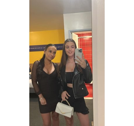 Chelsea Rowlinson art pornstar pic