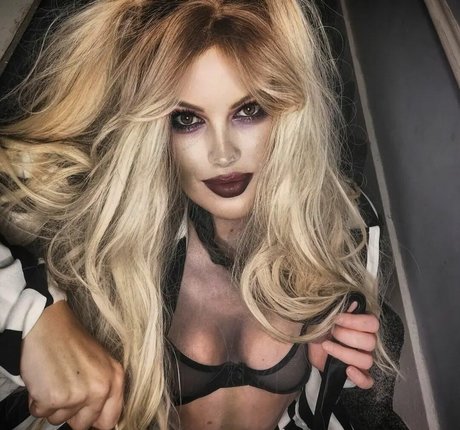 Vicki Walker star hot images