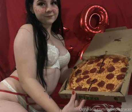 CutiepieTracer naked star images