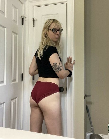 Aliss Disaster naked star photo