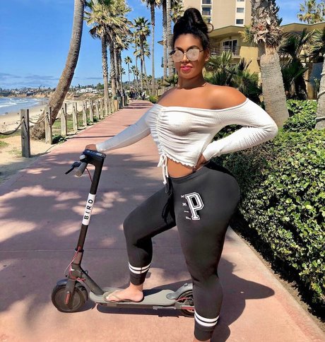 Alexus Danisha pretty star images