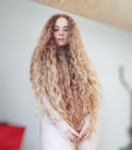 Emily Jezebelle Hamilton star beautiful images