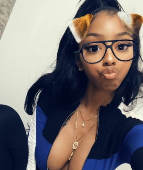 Realamarie xxx pornstar image